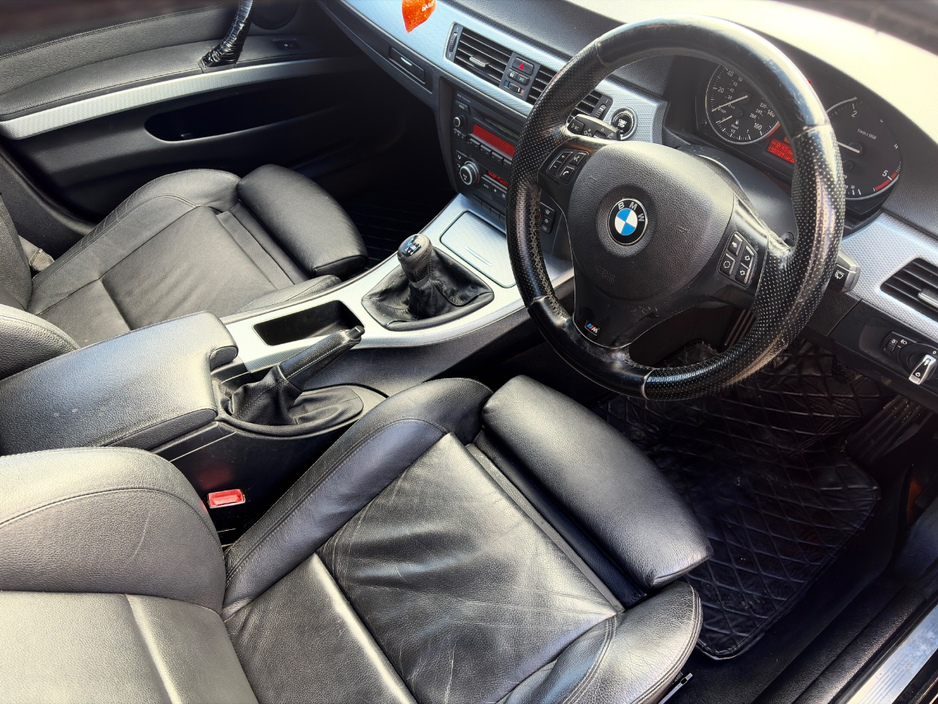 2009 BMW 3 Series - image 2