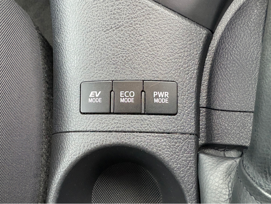 2017 Toyota Auris HYBRID LUNA *Full Toyota Service History…AA Approved…Irish Car* €13,950