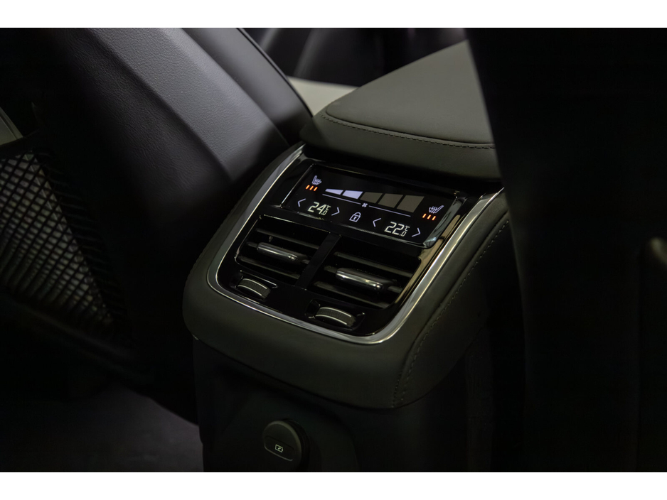 2025 Volvo XC90 - image 16