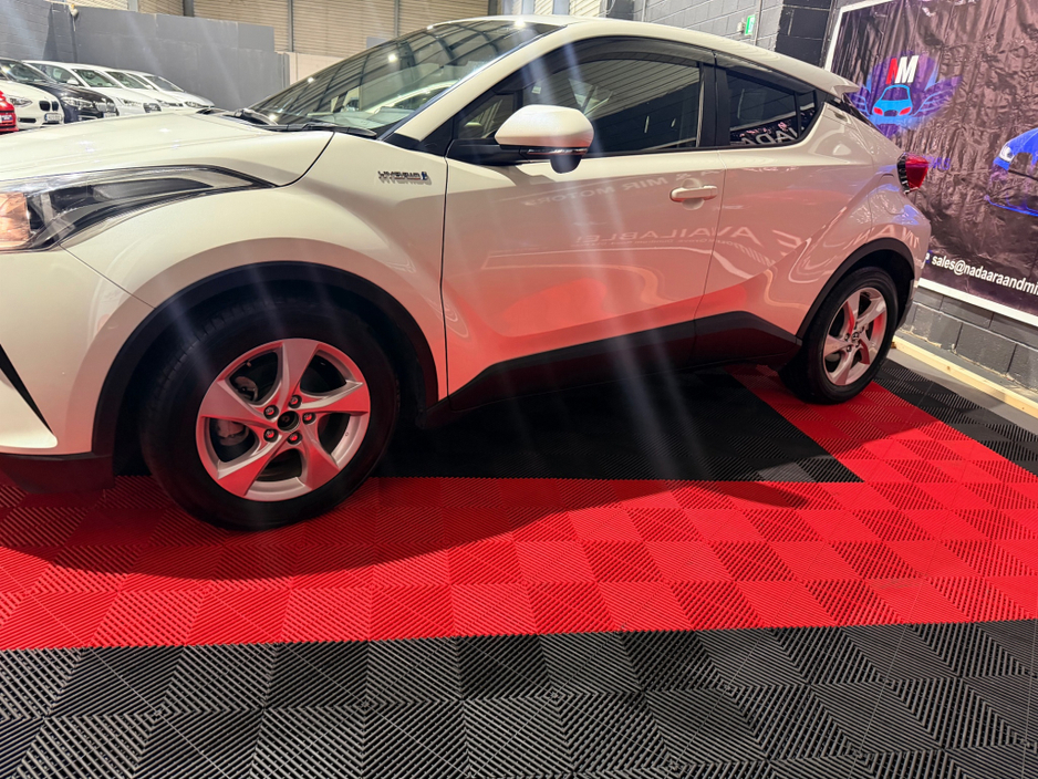 2018 Toyota C-HR 2018 Toyota C-HR Hybrid S-model (high spec) €19,249
