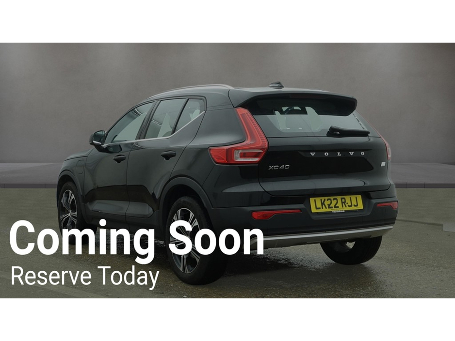 2022 Volvo XC40 - image 3