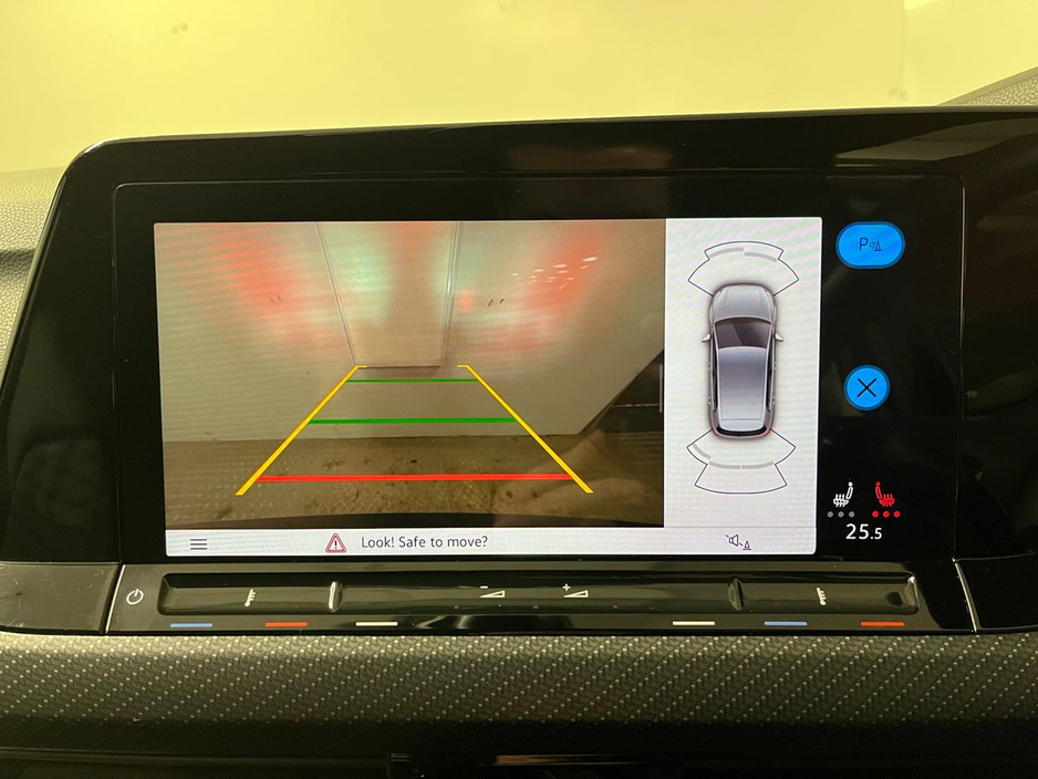 2022 Volkswagen Golf - image 7