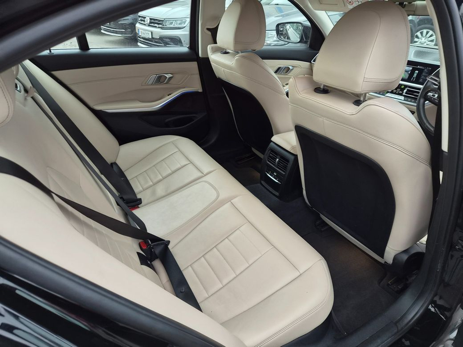 2021 BMW 3 Series - image 6