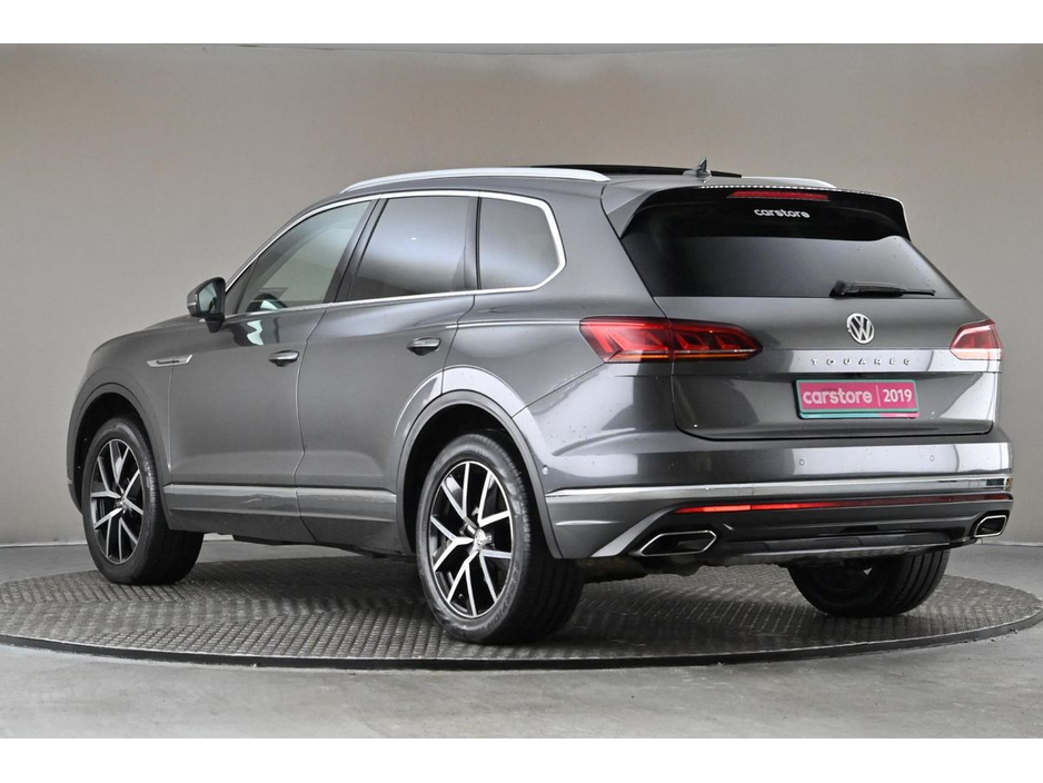 2019 Volkswagen Touareg - image 7