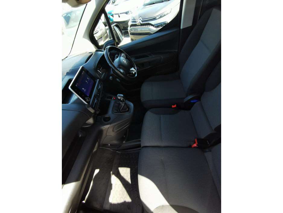 2021 Citroen Berlingo - image 5