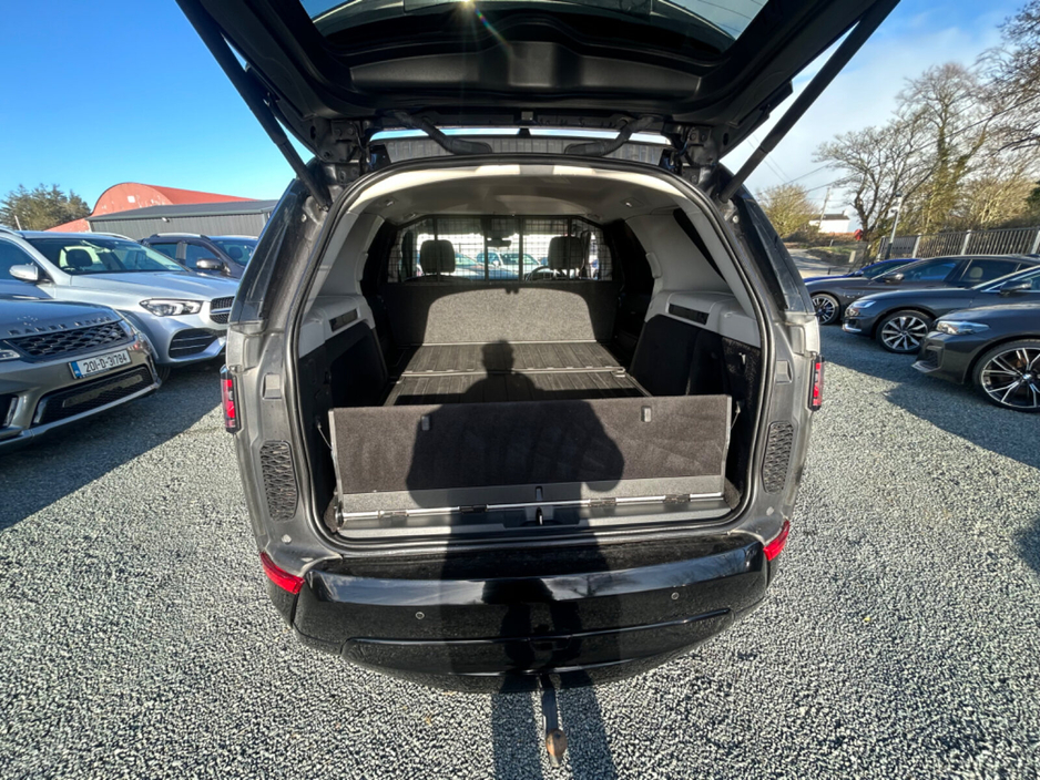 2018 Land Rover Discovery - image 26