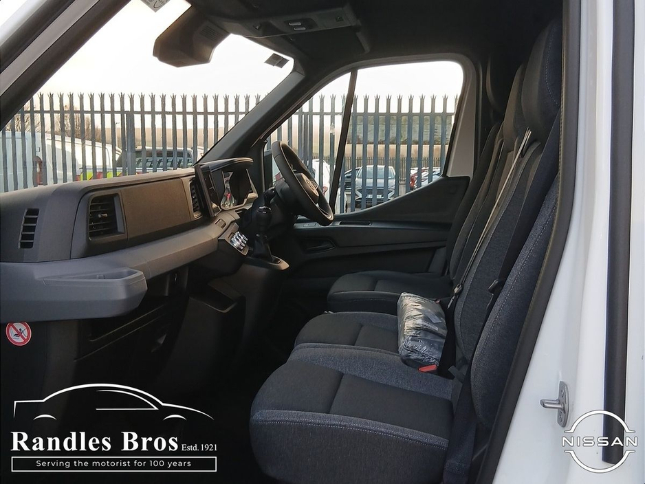 2025 Nissan Interstar - image 11