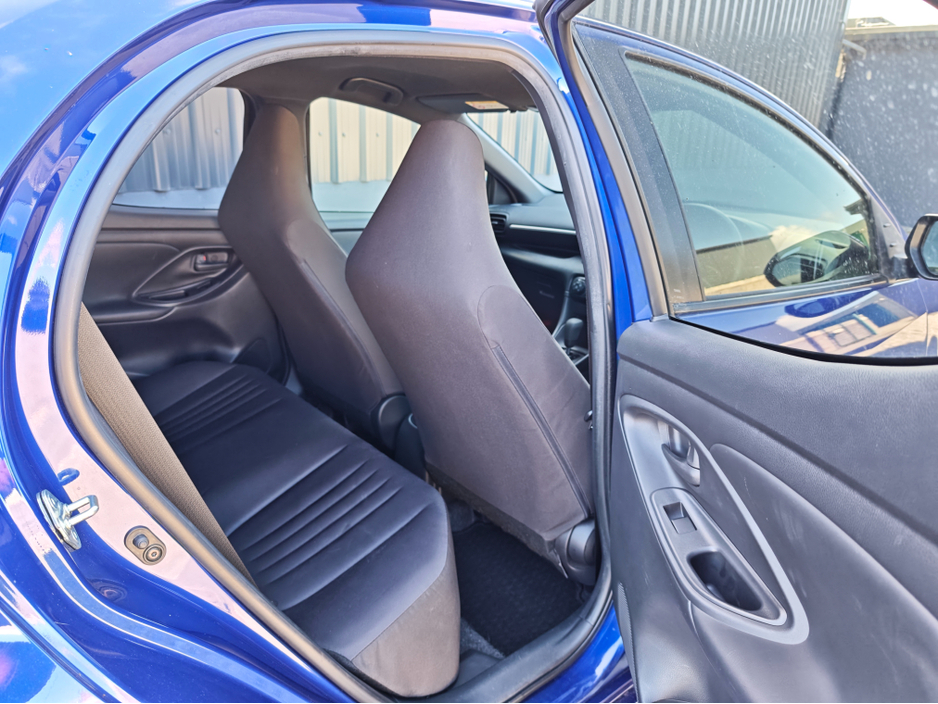 2020 Toyota Yaris - image 7