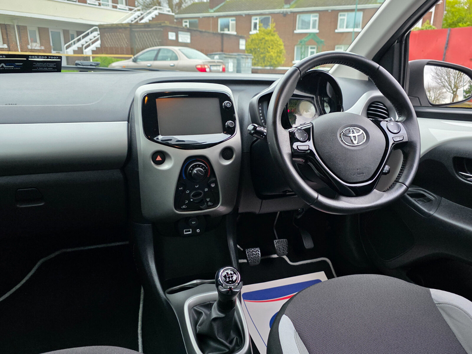 2017 Toyota Aygo 1.0 VVT-i x-play+ €8,450