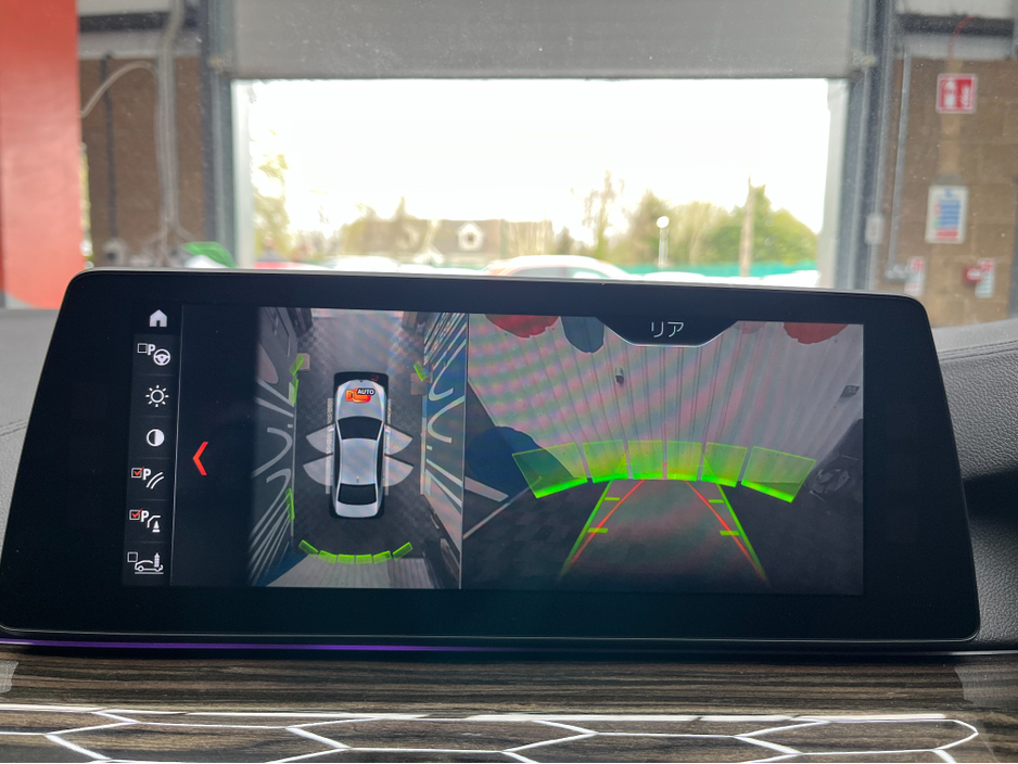 2017 BMW 5 Series - image 27