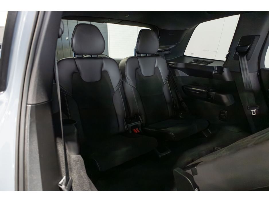 2022 Volvo XC90 PHEV T8 (390hp) R-Design AWD €59,950