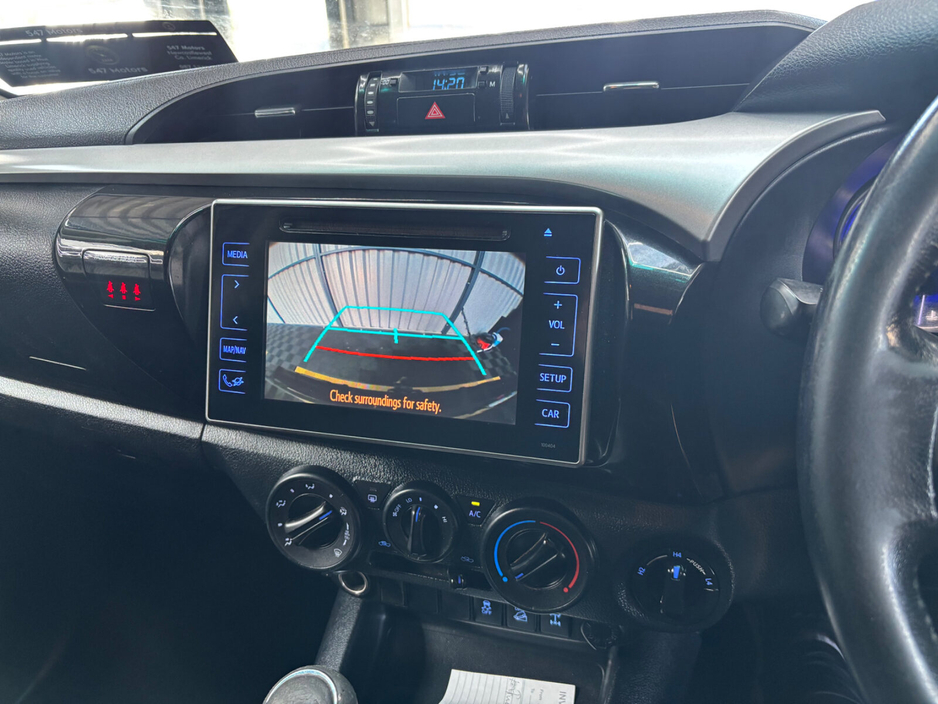 2016 Toyota Hilux - image 8