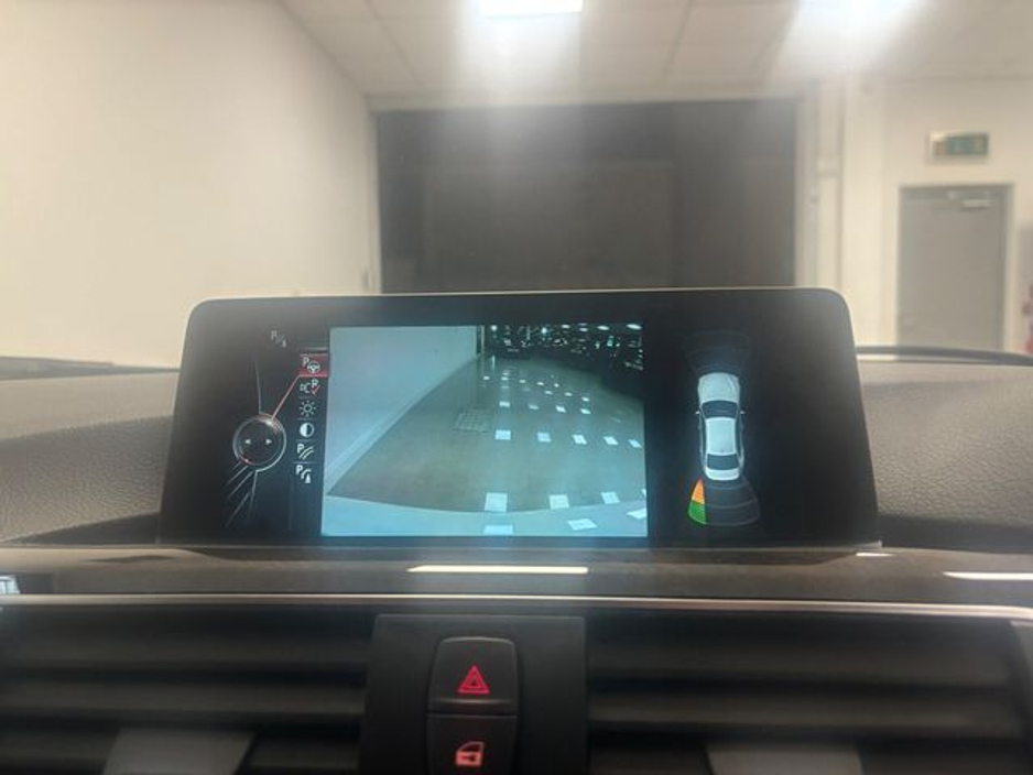 2015 BMW 3 Series - image 7