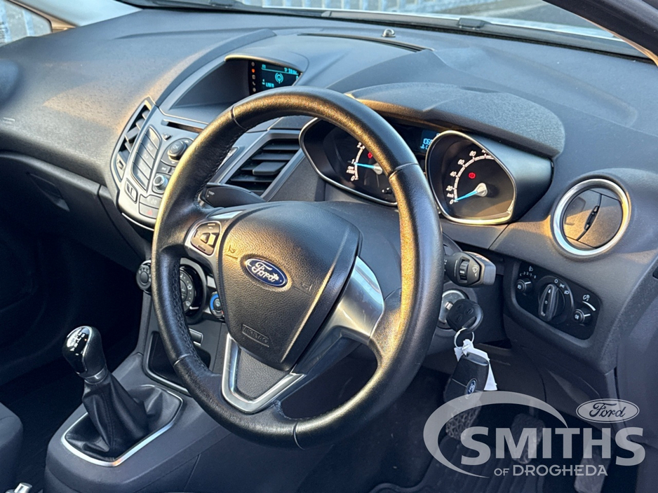 2015 Ford Fiesta - image 2