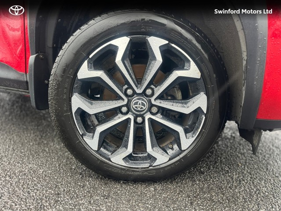 2022 Toyota Yaris Cross - image 9