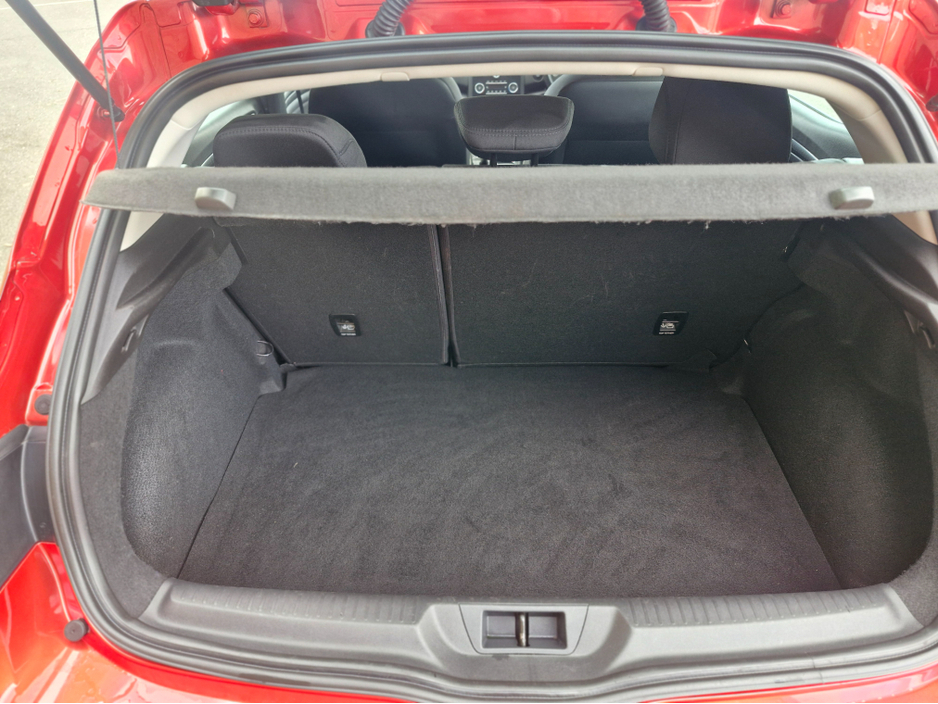 2019 Renault Megane - image 25