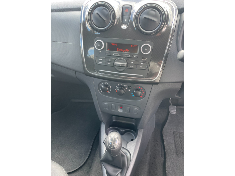 2019 Dacia Sandero - image 7