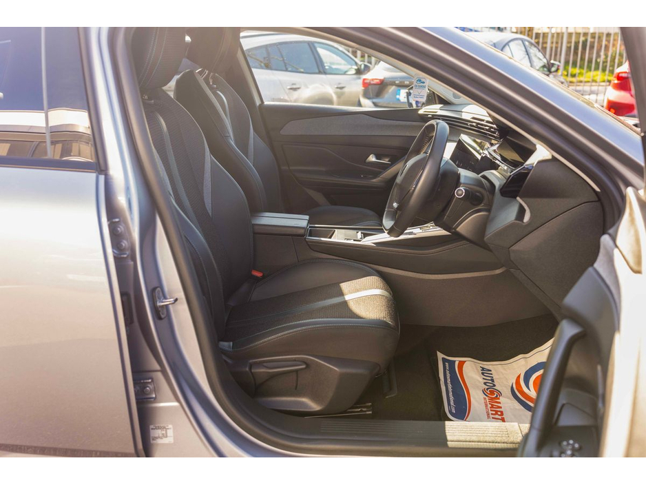 2024 Peugeot 308 - image 18