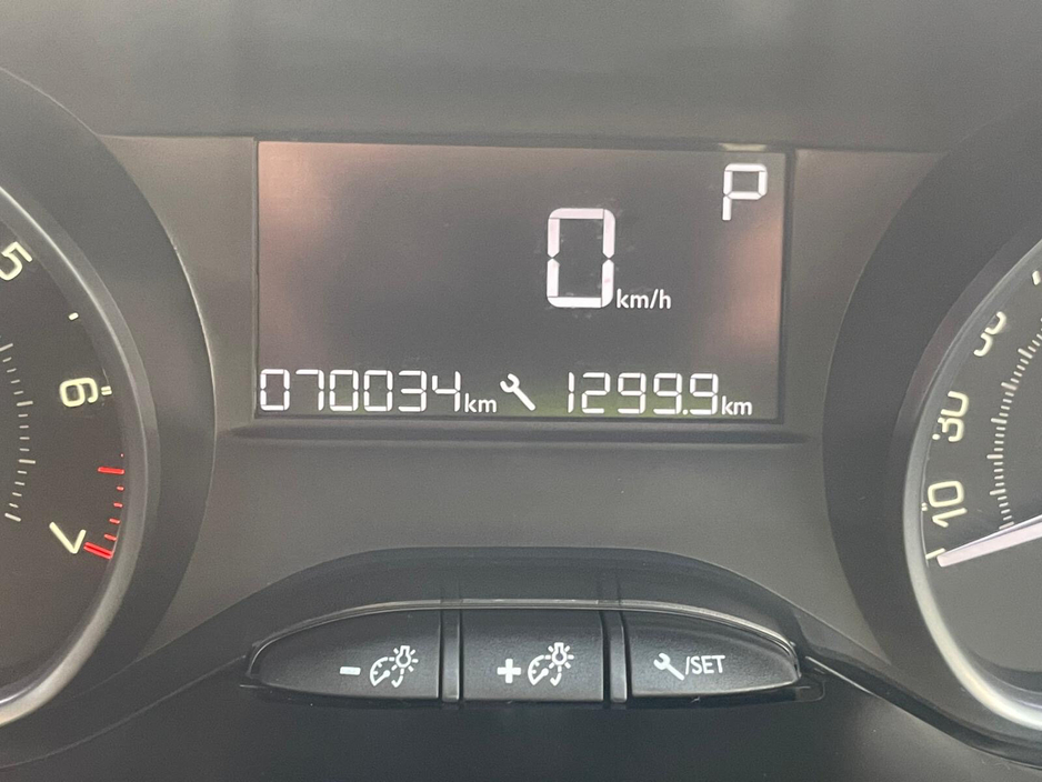 2017 Peugeot 208  €10,950