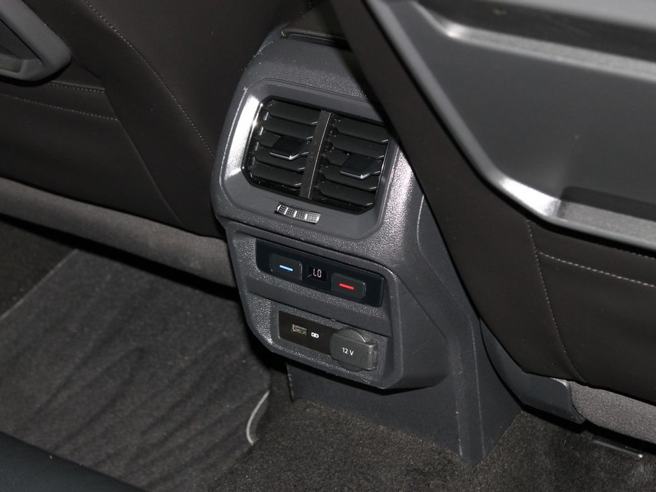 2020 Volkswagen Tiguan - image 15