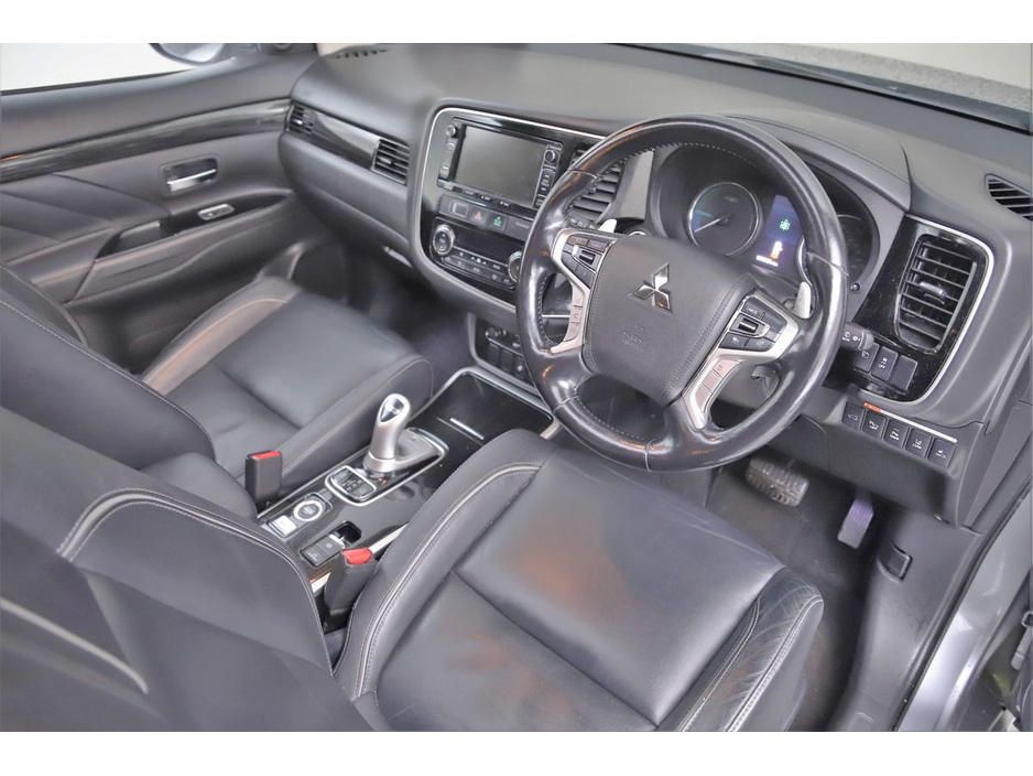 2018 Mitsubishi Outlander - image 13