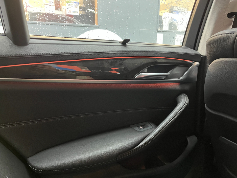 2018 BMW 5 Series - image 20