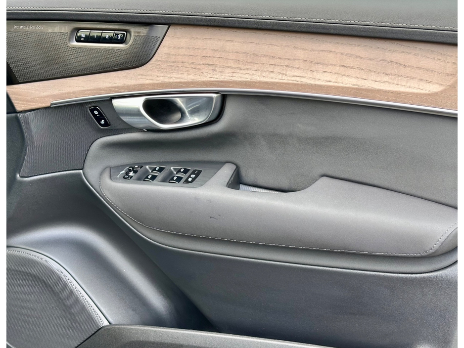 2025 Volvo XC90 - image 14
