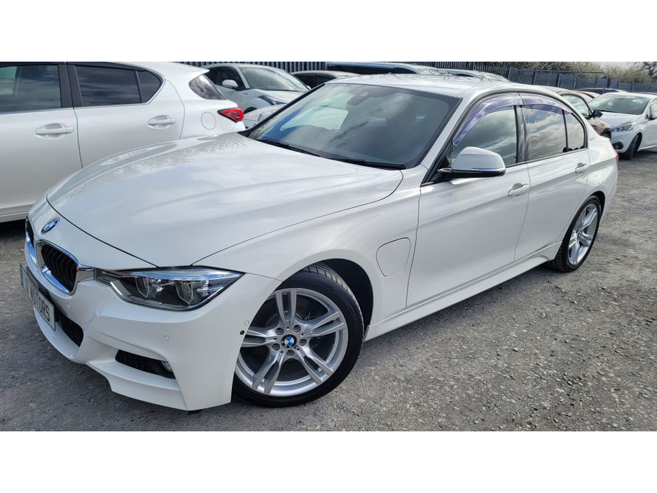 2016 BMW 3 Series - image 3
