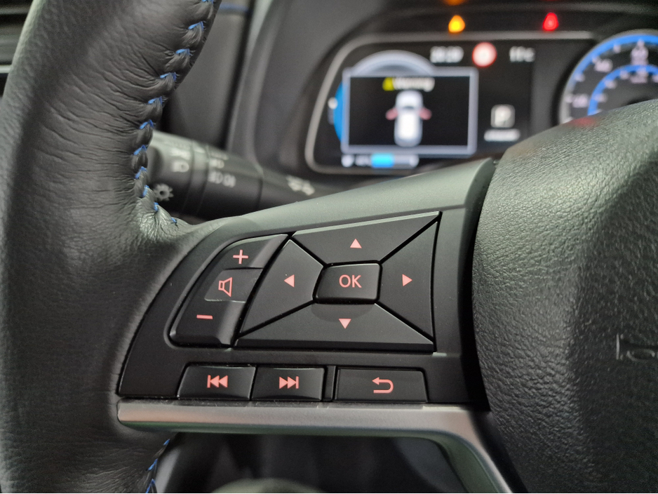 2024 Nissan Leaf - image 20