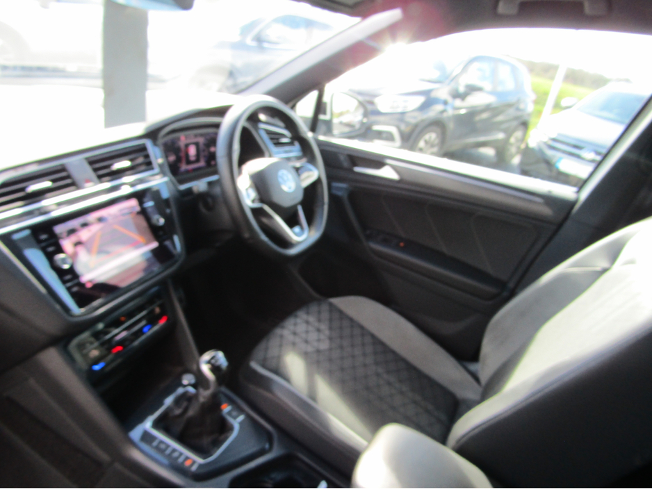 2023 Volkswagen Tiguan - image 8