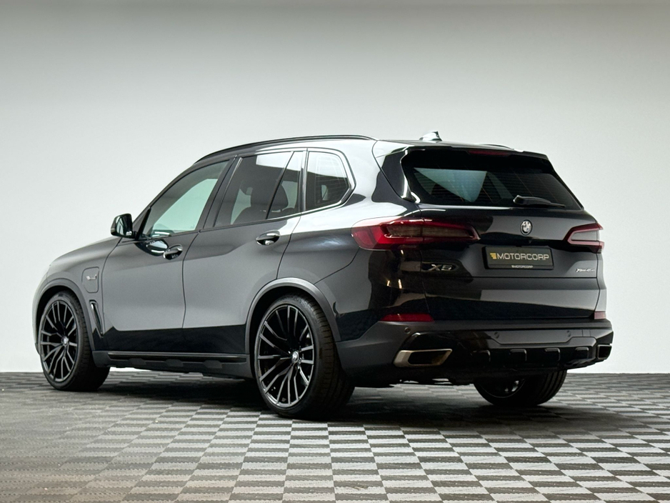 2021 BMW X5 - image 5