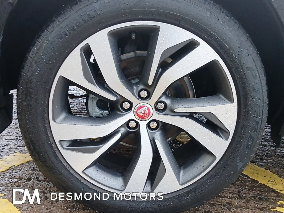 2022 Jaguar E-Pace - image 20