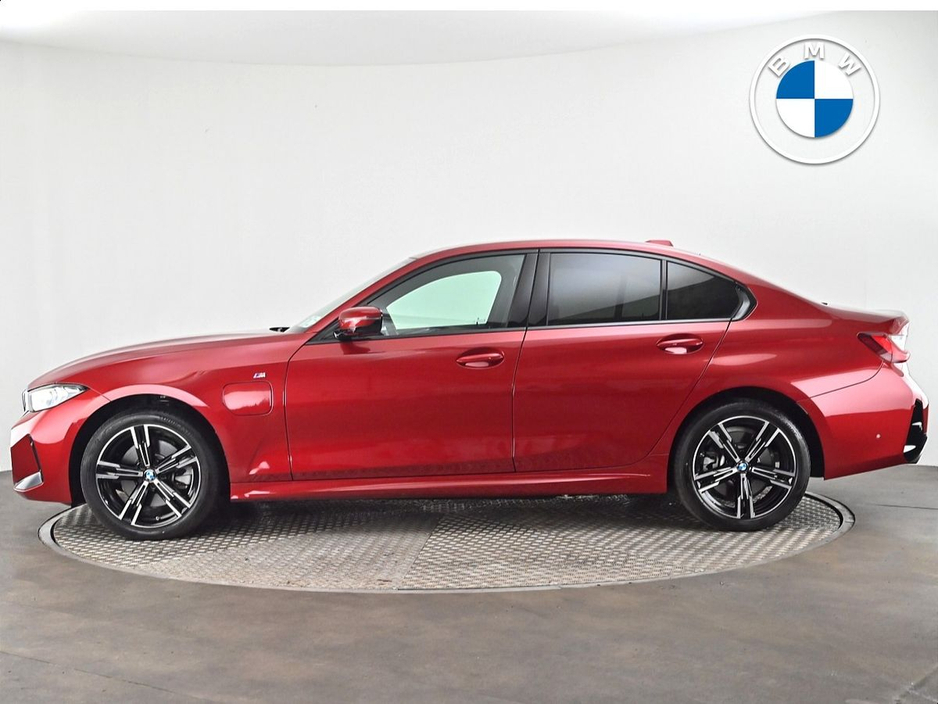 2025 BMW 3 Series - image 3