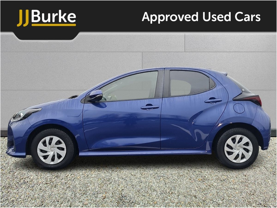 2022 Toyota Yaris - image 3