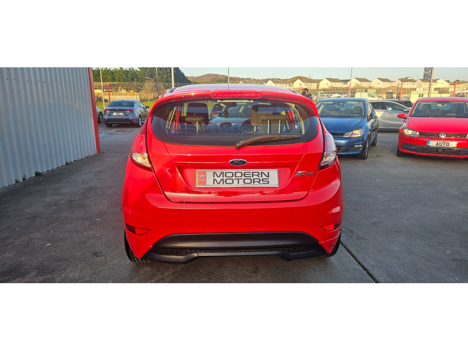 2015 Ford Fiesta - image 12