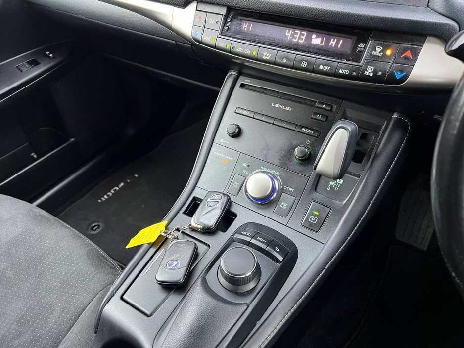 2018 Lexus CT 200 h - image 11