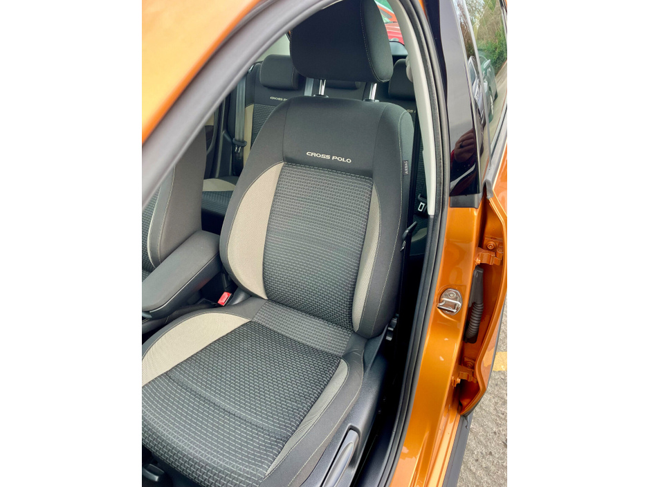 2015 Volkswagen Polo - image 20