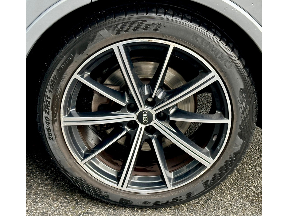 2021 Audi Q7 - image 12