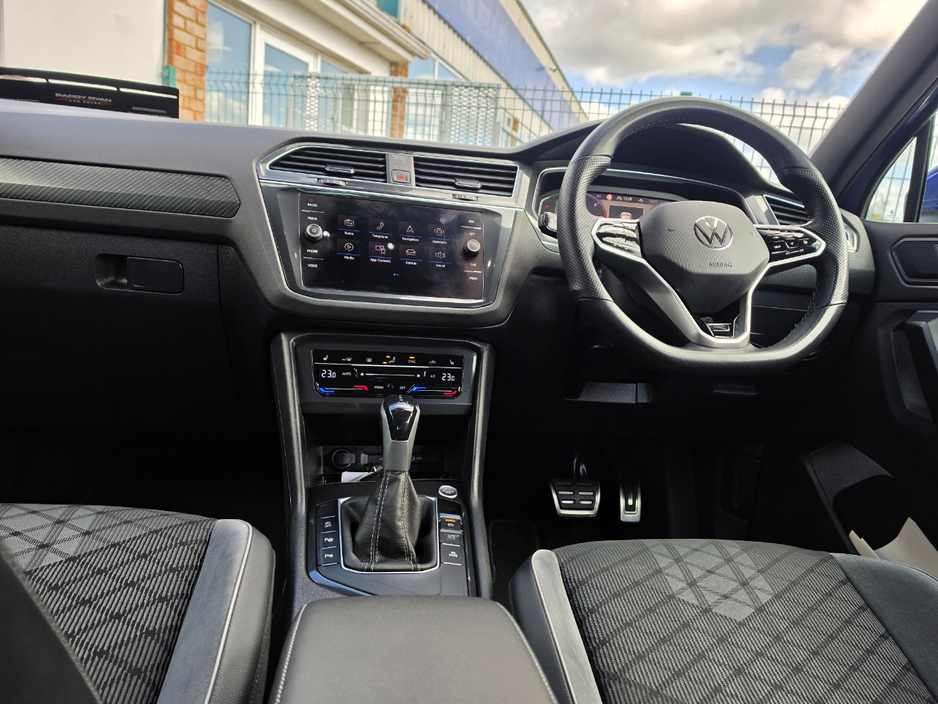 2023 Volkswagen Tiguan - image 11