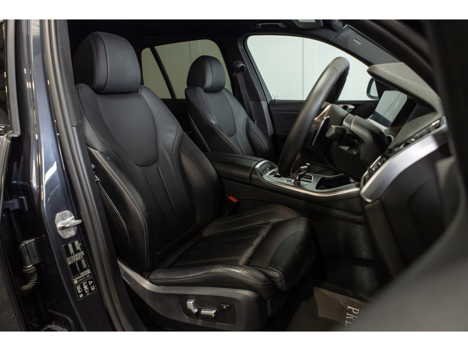 2019 BMW X5 - image 10