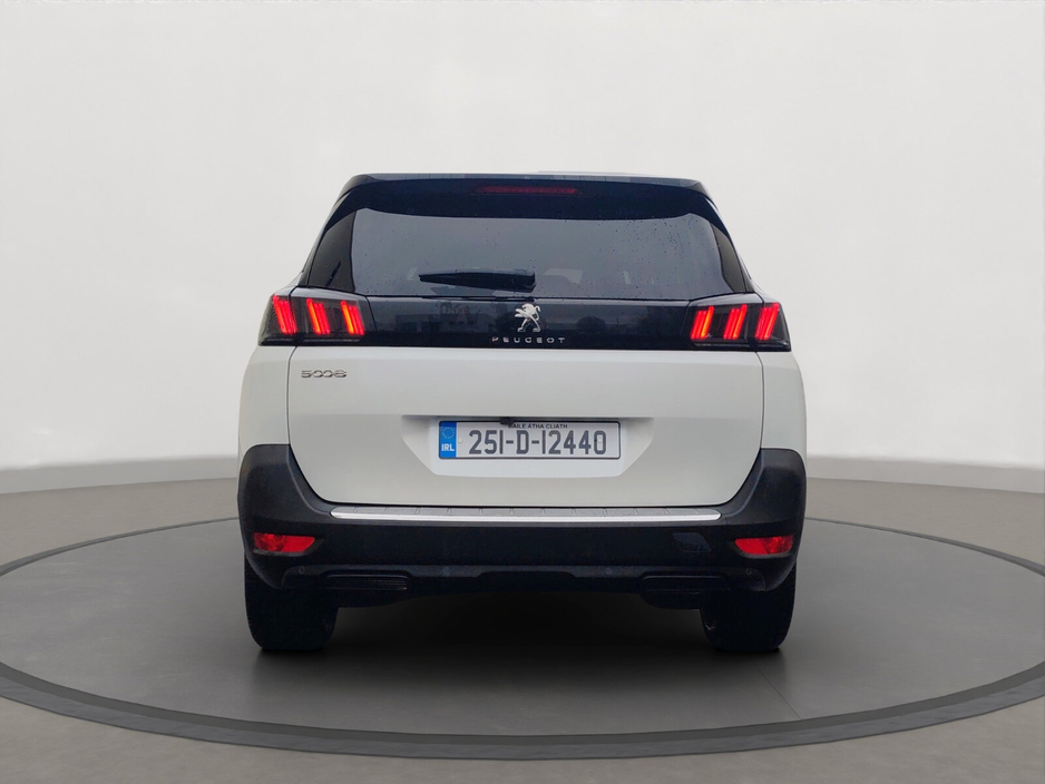 2025 Peugeot 5008 - image 2