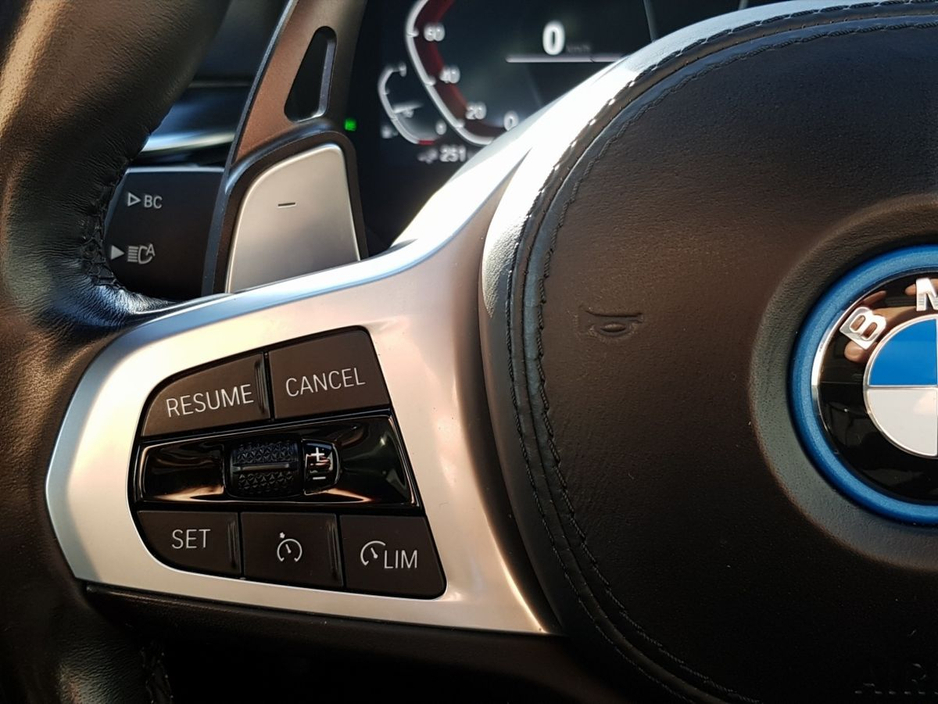 2022 BMW 5 Series - image 15