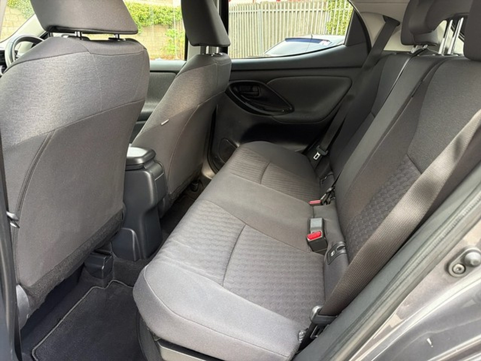 2021 Toyota Yaris *NOW SOLD* HYBRID LUNA SPORT // SMART ENTRY/SMART START // AIR CON // BLUETOOTH // APPLE CARPLAY // DIGITAL DASH // PRIVACY GLASS €22,945