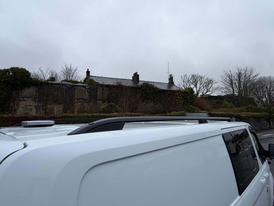 2021 Ford Transit Custom - image 9