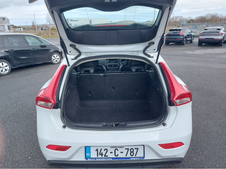 2014 Volvo V40 - image 9