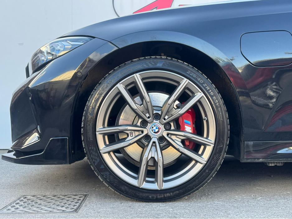 2021 BMW 3 Series - image 6