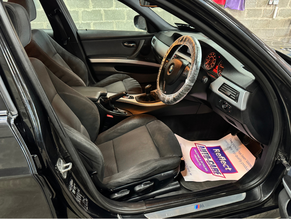 2011 BMW 3 Series - image 7