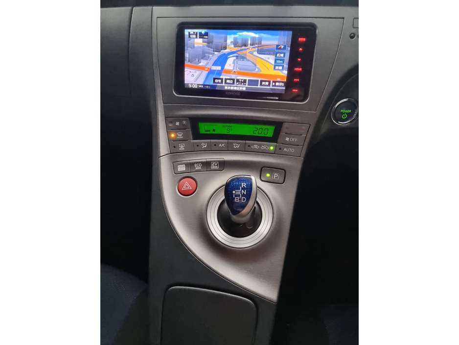 2014 Toyota Prius - image 17