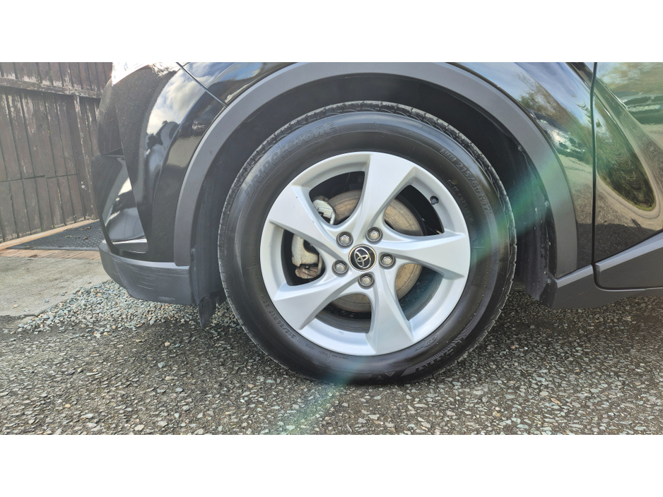 2019 Toyota C-HR - image 3