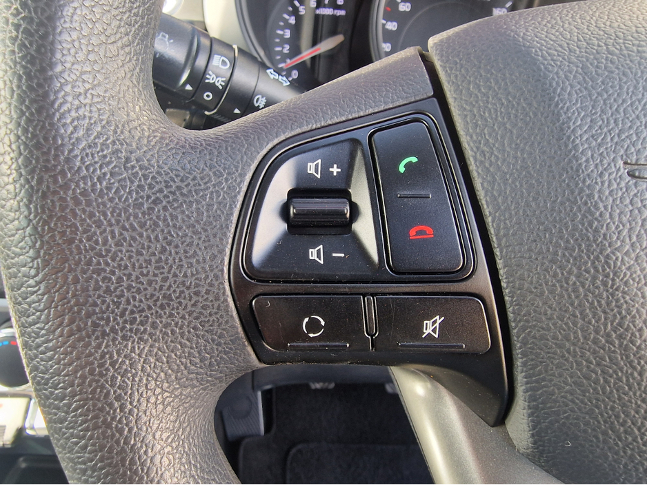 2016 Kia Rio - image 17